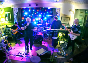 Vehicle live photos — Band 33